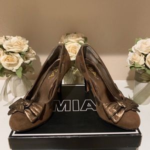 MIA brown suede pumps